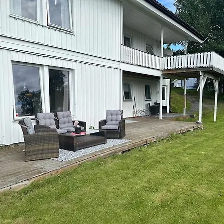 Midt I Hjerte Av *